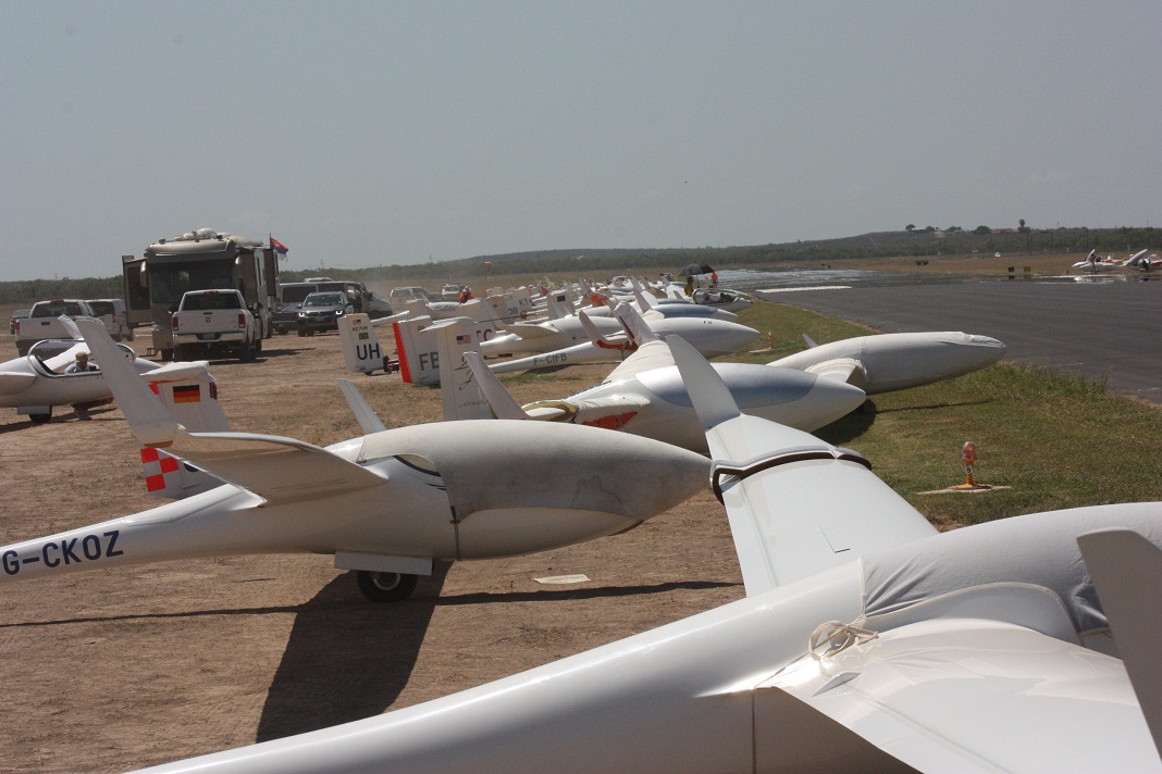 Staging required the gliders to be arranged beside the runway in grid order